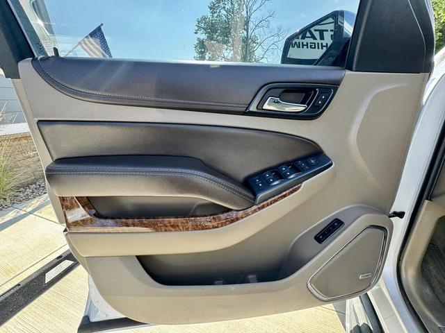 Photo of 2016 Summit White Chevrolet Suburban
