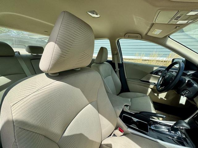 Photo of 2016 White Orchid Pearl Honda Accord