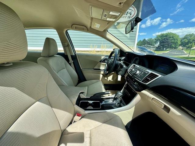 Photo of 2016 White Orchid Pearl Honda Accord