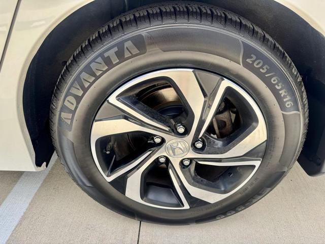 Photo of 2016 White Orchid Pearl Honda Accord