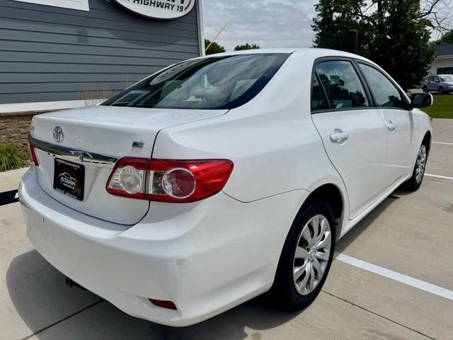 Photo of 2012 Super White Toyota Corolla