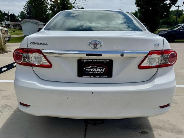 Photo of 2012 Super White Toyota Corolla