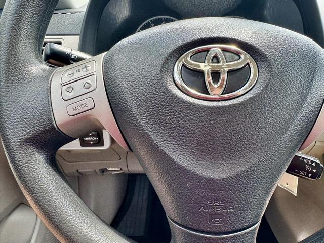Photo of 2012 Super White Toyota Corolla