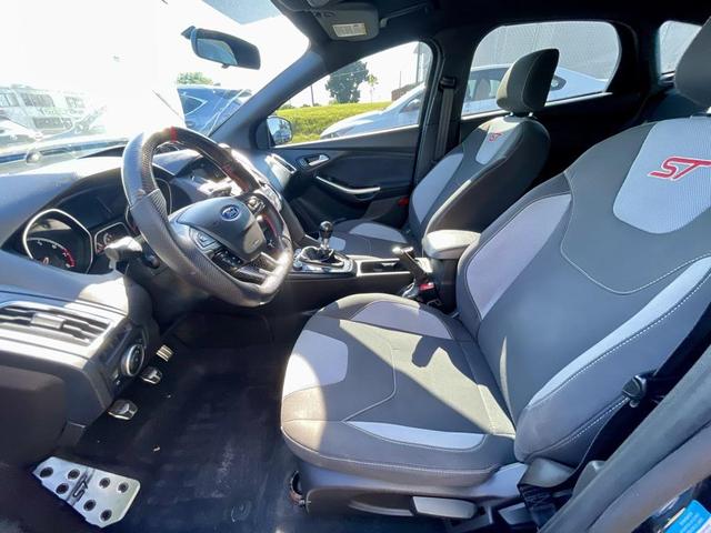 Photo of 2016 Shadow Black Ford Focus ST