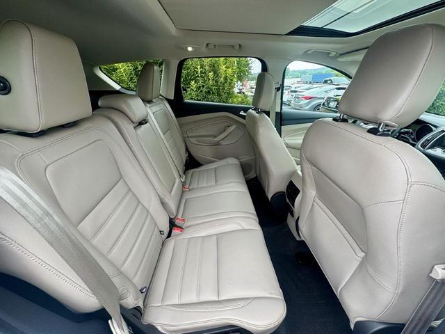 Photo of 2018 White Platinum Metallic Tri-Coat Ford Escape