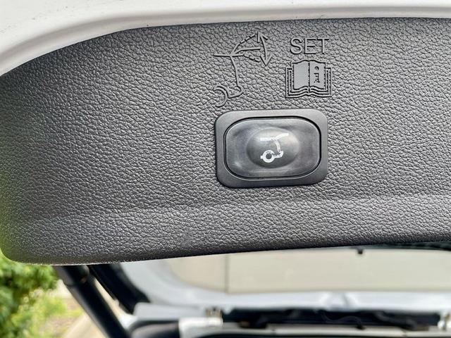 Photo of 2018 Oxford White Ford Escape