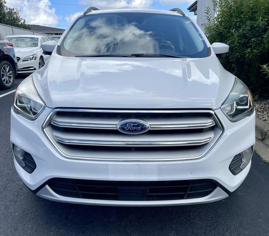 Photo of 2018 Oxford White Ford Escape