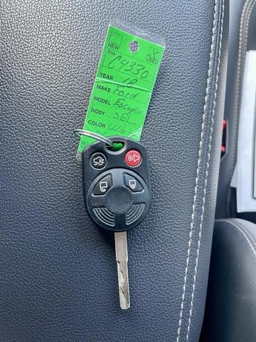 Photo of 2018 Oxford White Ford Escape