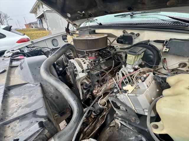 Photo of 1993 White GMC Yukon