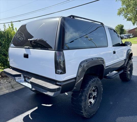 Photo of 1993 White GMC Yukon