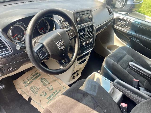 Photo of 2015 Cashmere/Sandstone Pearlcoat Dodge Grand Caravan