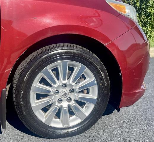 Photo of 2013 Salsa Red Pearl Toyota Sienna