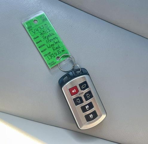 Photo of 2013 Salsa Red Pearl Toyota Sienna