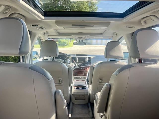 Photo of 2013 Salsa Red Pearl Toyota Sienna