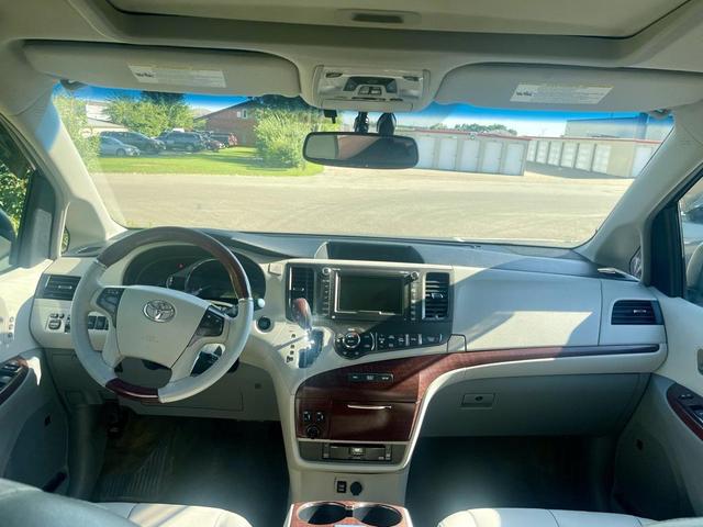 Photo of 2013 Salsa Red Pearl Toyota Sienna