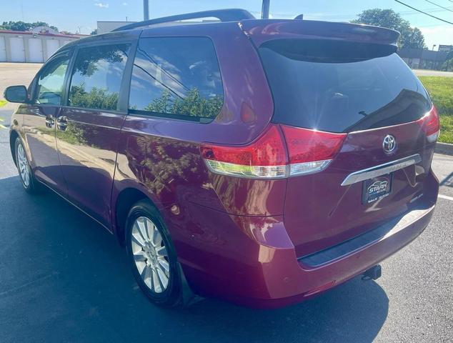 Photo of 2013 Salsa Red Pearl Toyota Sienna