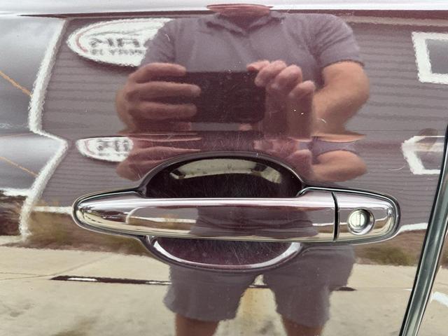 Photo of 2012 Sizzling Crimson Mica Toyota Avalon