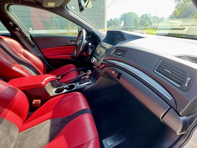 Photo of 2019 Platinum White Pearl Acura ILX