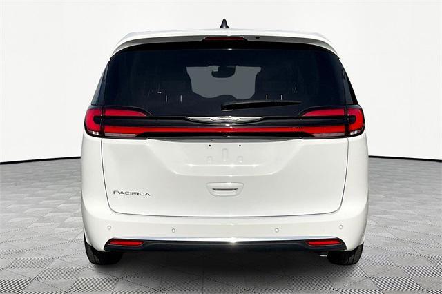 Photo of 2024 Bright White Clearcoat Chrysler Pacifica