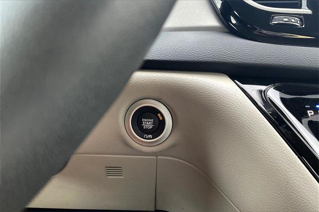 Photo of 2024 Bright White Clearcoat Chrysler Pacifica