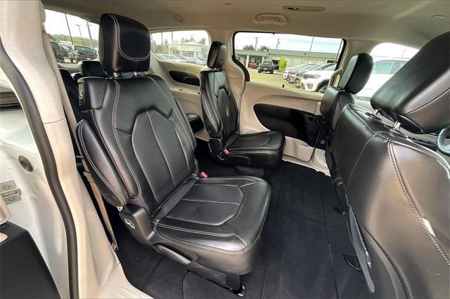 Photo of 2024 Bright White Clearcoat Chrysler Pacifica