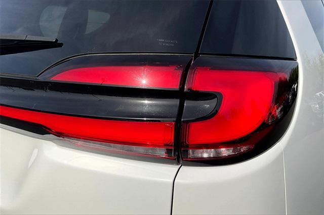 Photo of 2024 Bright White Clearcoat Chrysler Pacifica