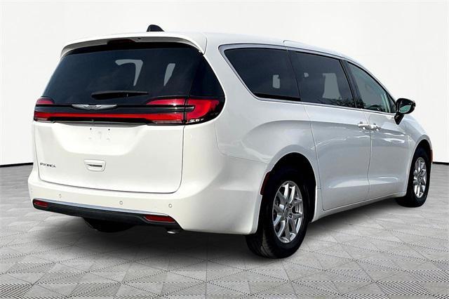 Photo of 2024 Bright White Clearcoat Chrysler Pacifica