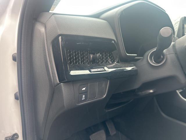 Photo of 2024 Platinum White Pearl Honda CR-V Hybrid