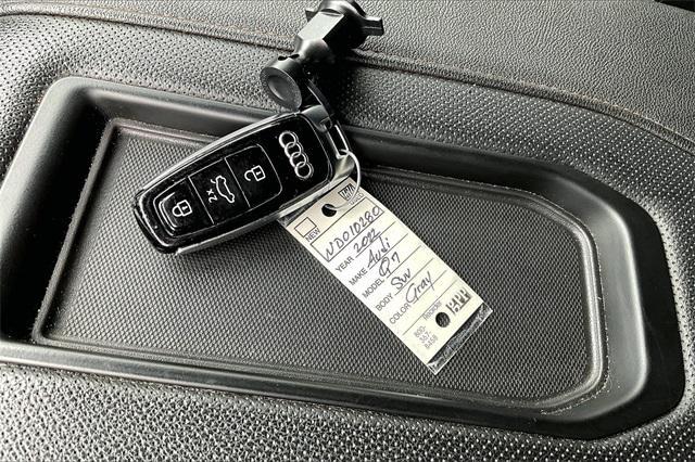 Photo of 2022 Samurai Gray Metallic Audi Q7