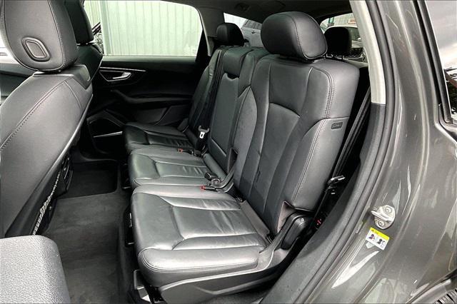 Photo of 2022 Samurai Gray Metallic Audi Q7