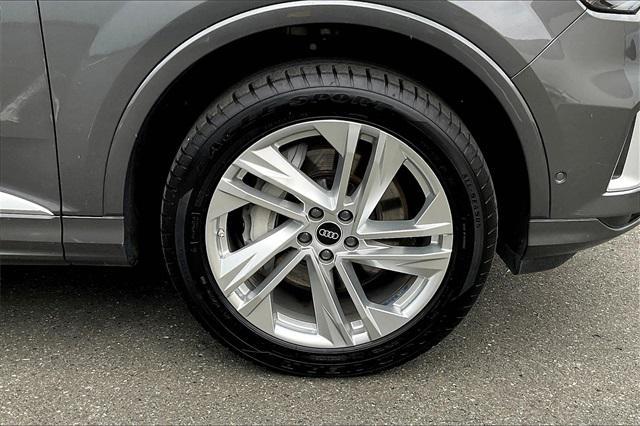 Photo of 2022 Samurai Gray Metallic Audi Q7