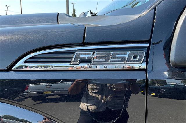 Photo of 2015 Tuxedo Black Metallic Ford F-350