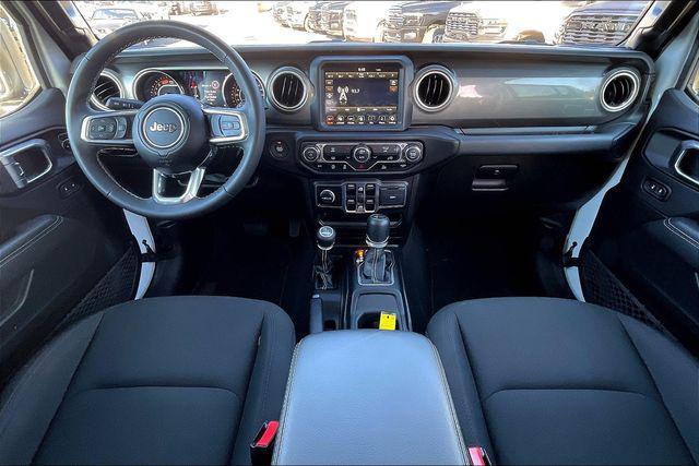 Photo of 2023 Bright White Jeep Wrangler