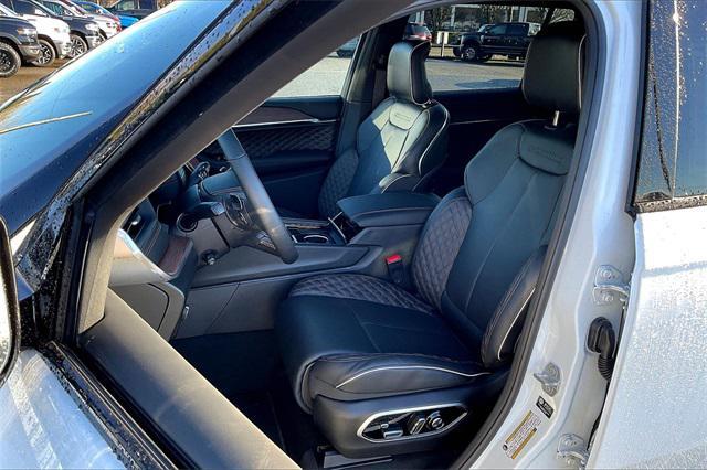 Photo of 2025 Bright White Clearcoat Jeep Grand Cherokee L