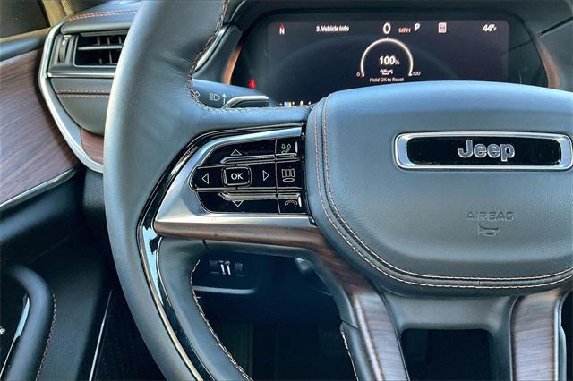 Photo of 2025 Bright White Clearcoat Jeep Grand Cherokee L