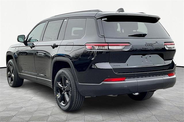 Photo of 2025 Diamond Black Crystal Pearlcoat Jeep Grand Cherokee L