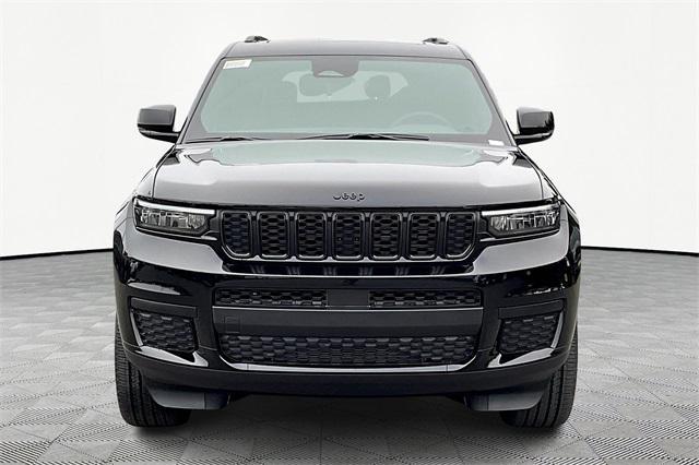 Photo of 2025 Diamond Black Crystal Pearlcoat Jeep Grand Cherokee L