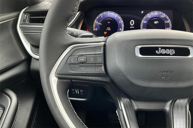 Photo of 2025 Diamond Black Crystal Pearlcoat Jeep Grand Cherokee L