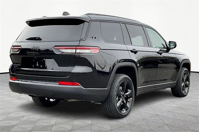 Photo of 2025 Diamond Black Crystal Pearlcoat Jeep Grand Cherokee L