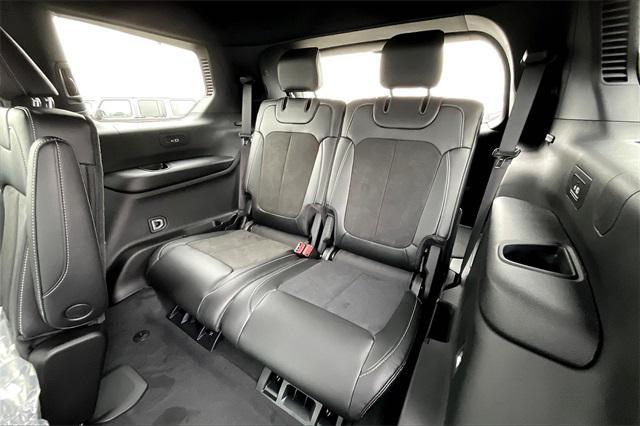 Photo of 2025 Diamond Black Crystal Pearlcoat Jeep Grand Cherokee L