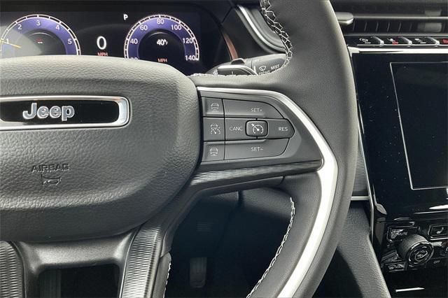 Photo of 2025 Diamond Black Crystal Pearlcoat Jeep Grand Cherokee L