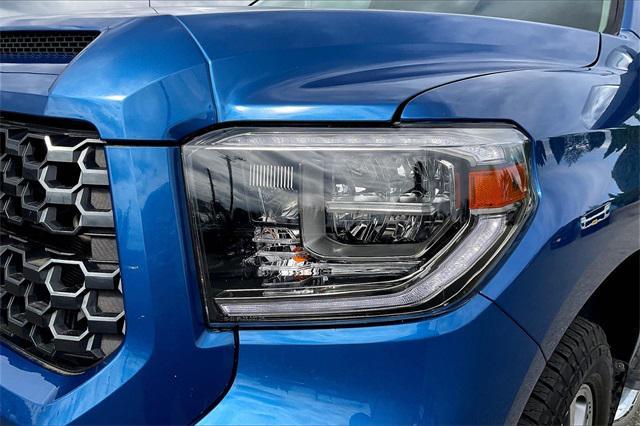 Photo of 2018 Blazing Blue Metallic Toyota Tundra