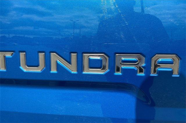 Photo of 2018 Blazing Blue Metallic Toyota Tundra