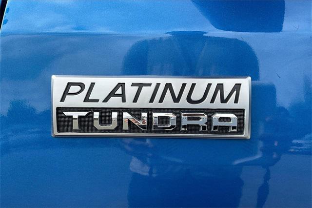 Photo of 2018 Blazing Blue Metallic Toyota Tundra