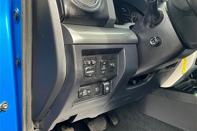 Photo of 2018 Blazing Blue Metallic Toyota Tundra