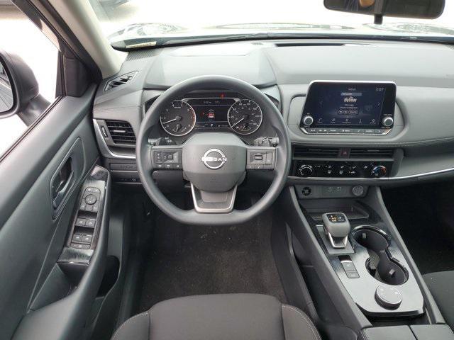 Photo of 2025 Gun Metallic Nissan Rogue