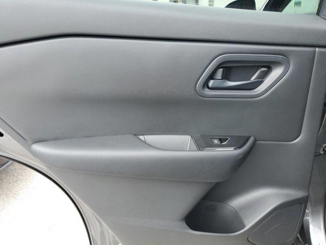 Photo of 2025 Gun Metallic Nissan Rogue