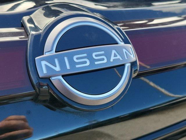 Photo of 2024 Super Black Nissan Kicks