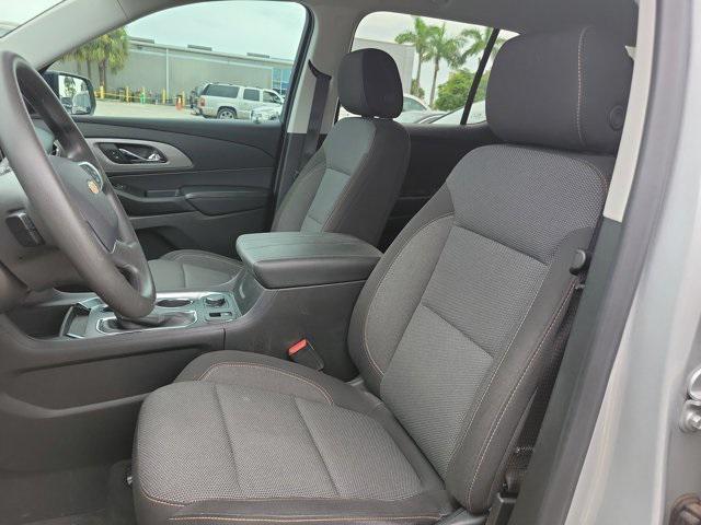 Photo of 2021 Silver Ice Metallic Chevrolet Traverse