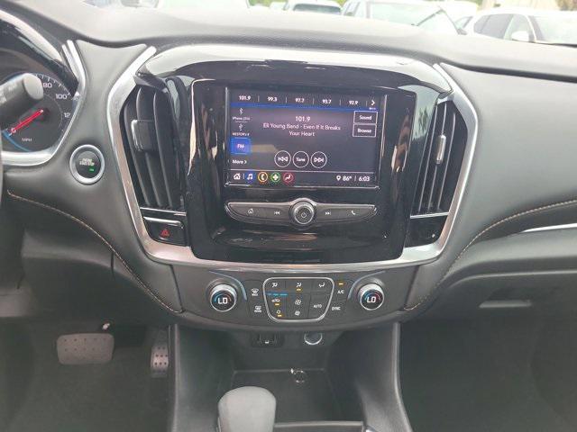 Photo of 2021 Silver Ice Metallic Chevrolet Traverse